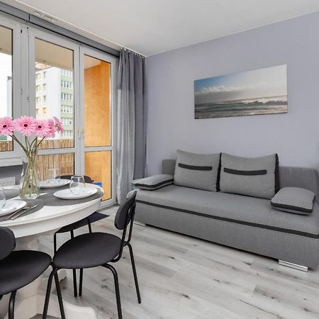 Family Apartment With Balcony In Gdynia By Noclegi Renters Exteriör bild